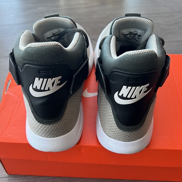 Nike Incursion - Picture 4 of 6